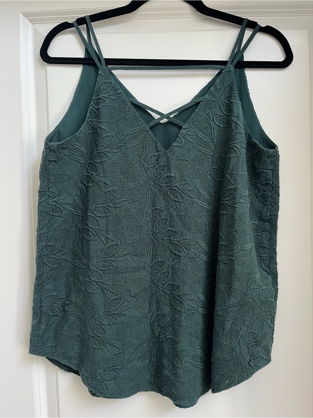 LOFT Textured V-Neck Strappy Cami Top - Women’s S